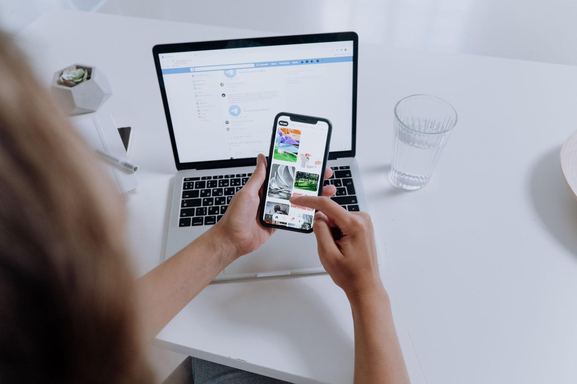 Gestion des réseaux sociaux sur téléphone et ordinateur